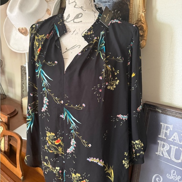 Worthington Black Blouse with Floral Design NWT 50.00 - Picture 6 of 8